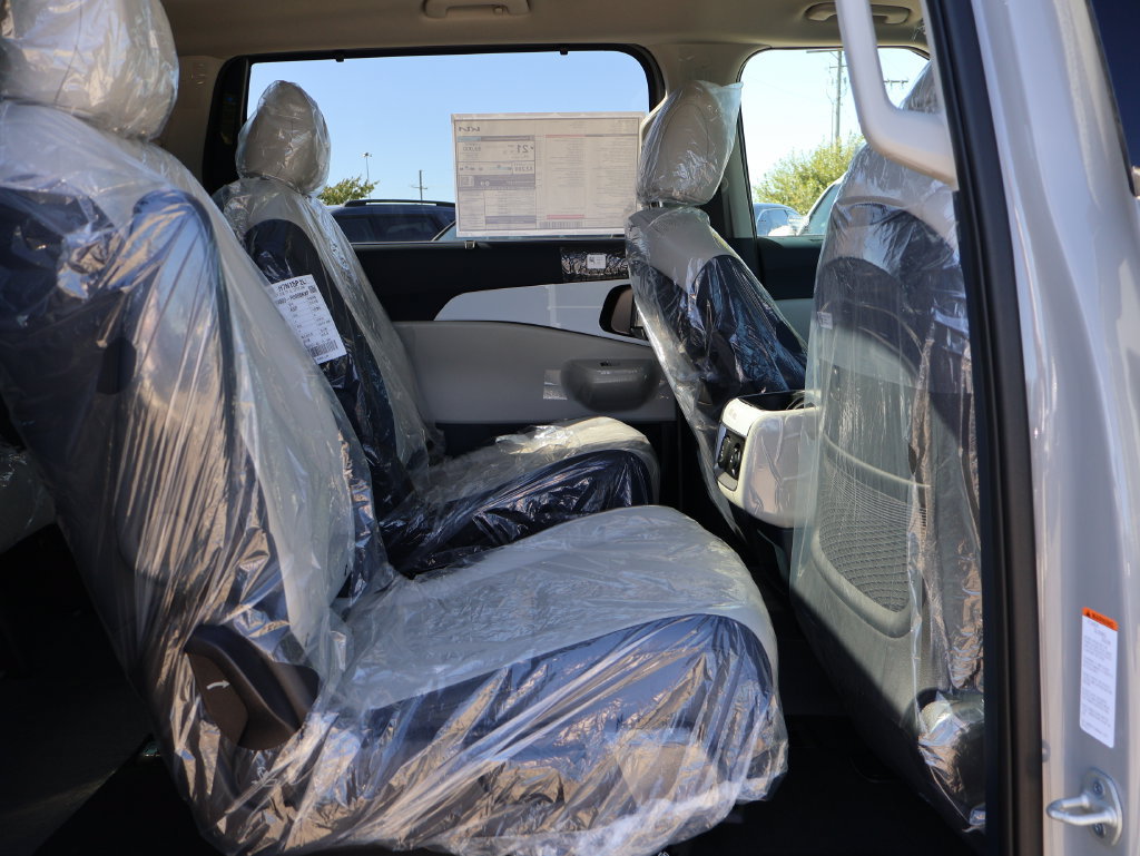 New 2027 Kia Carnival SX FWD image 10