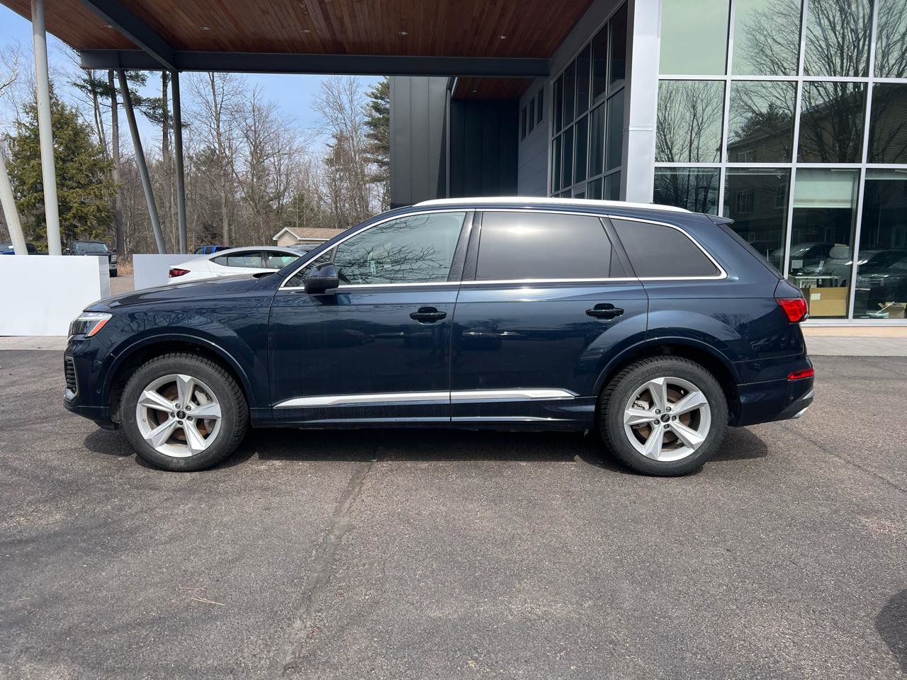Used 2025 Audi Q7 3.0T Premium w/ Convenience Package AWD/4WD image 2