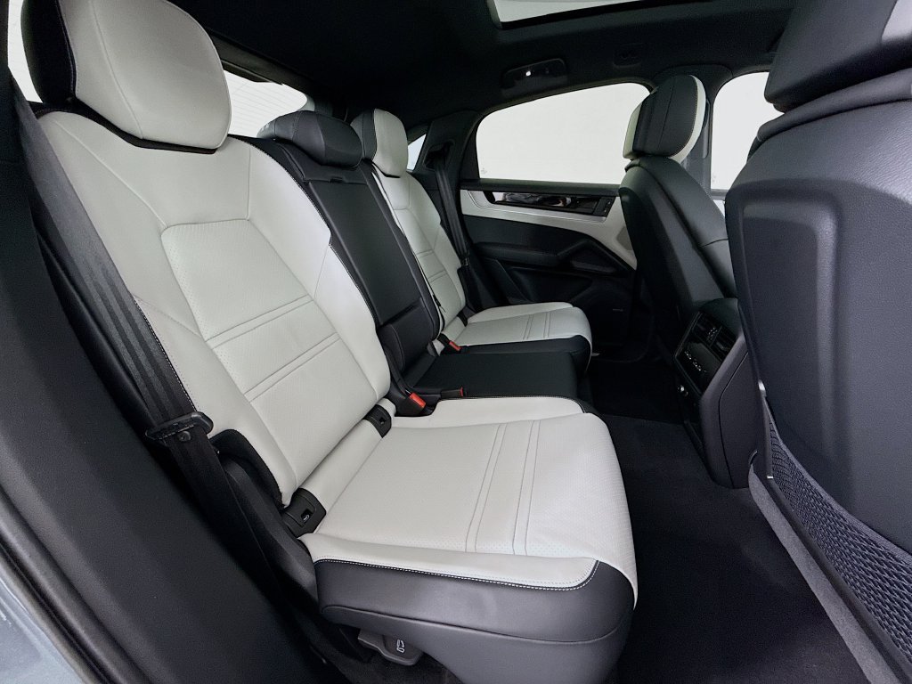 New 2026 Porsche Cayenne Coupe AWD/4WD image 32