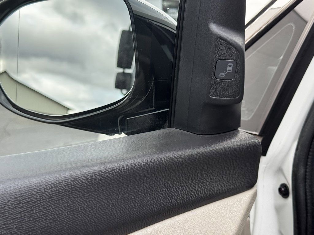 Used 2015 Honda Odyssey Touring image 12