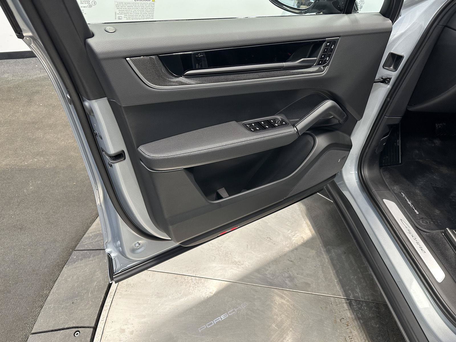 New 2026 Porsche Cayenne Coupe AWD/4WD image 15