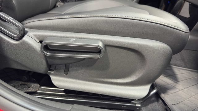 Used 2019 MINI Cooper 4-Door Hardtop w/ Signature Upholstery Package FWD image 12