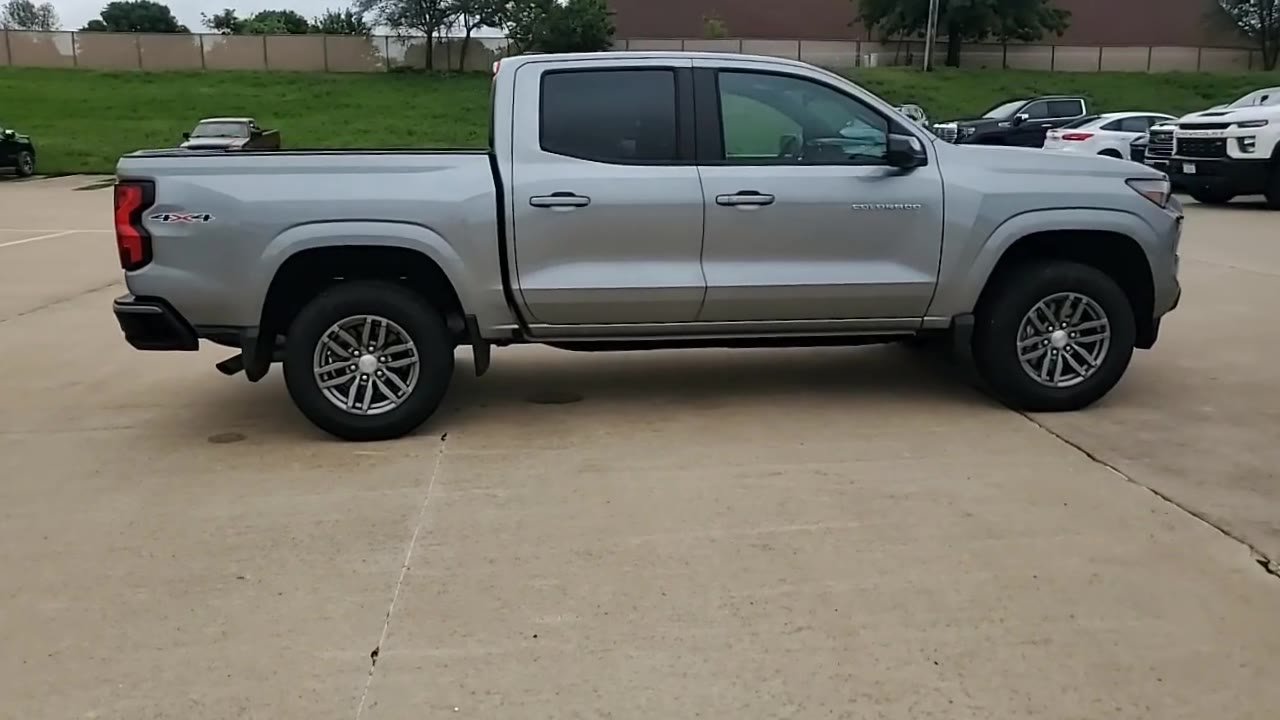 Used 2024 Chevrolet Colorado LT w/ LT Convenience Package II AWD/4WD image 9