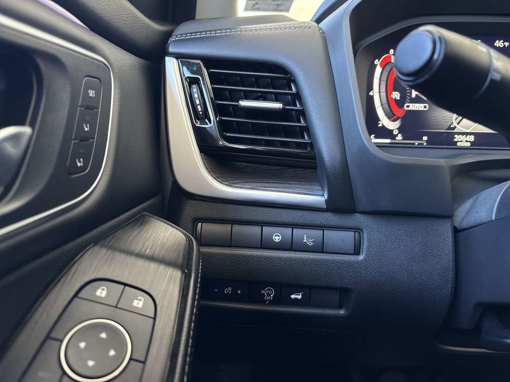 Used 2025 Nissan Rogue Platinum w/ Platinum Premium Package image 18