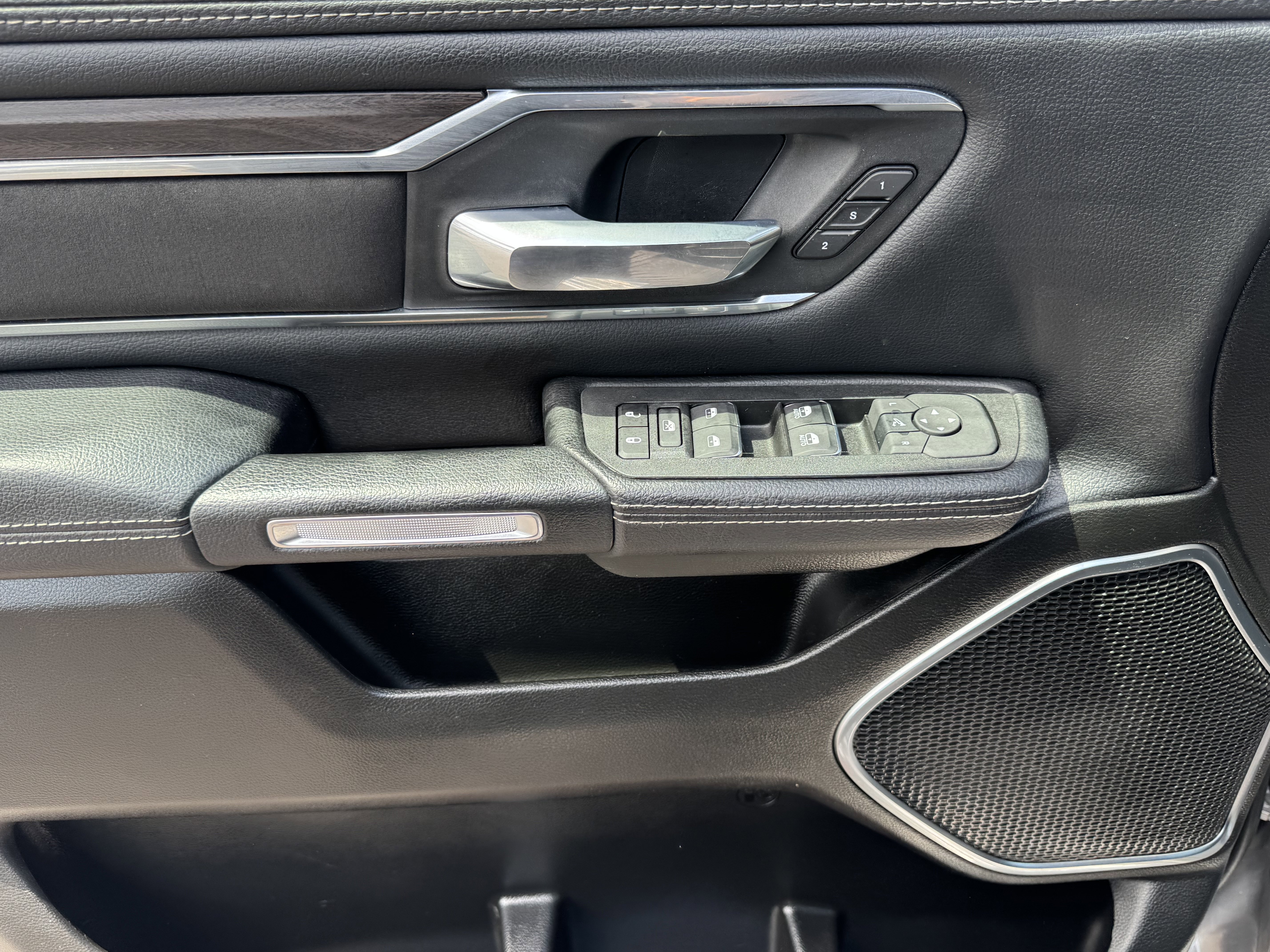 Used 2025 RAM 1500 Laramie image 18