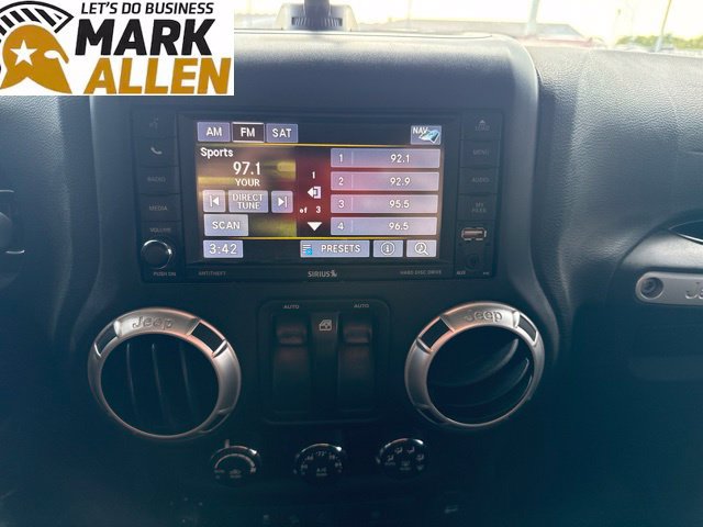 Used 2016 Jeep Wrangler Rubicon w/ Power Convenience Group AWD/4WD image 9