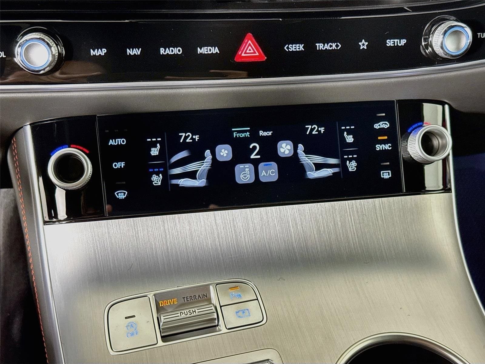 New 2027 Genesis GV70 2.5T Sport Prestige AWD/4WD image 18