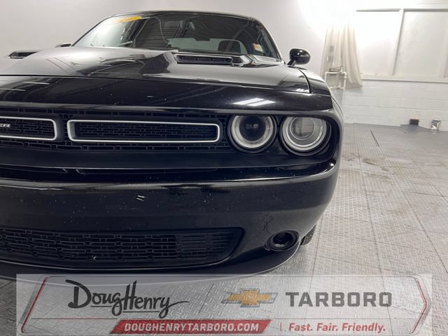 Used 2016 Dodge Challenger SXT RWD image 13