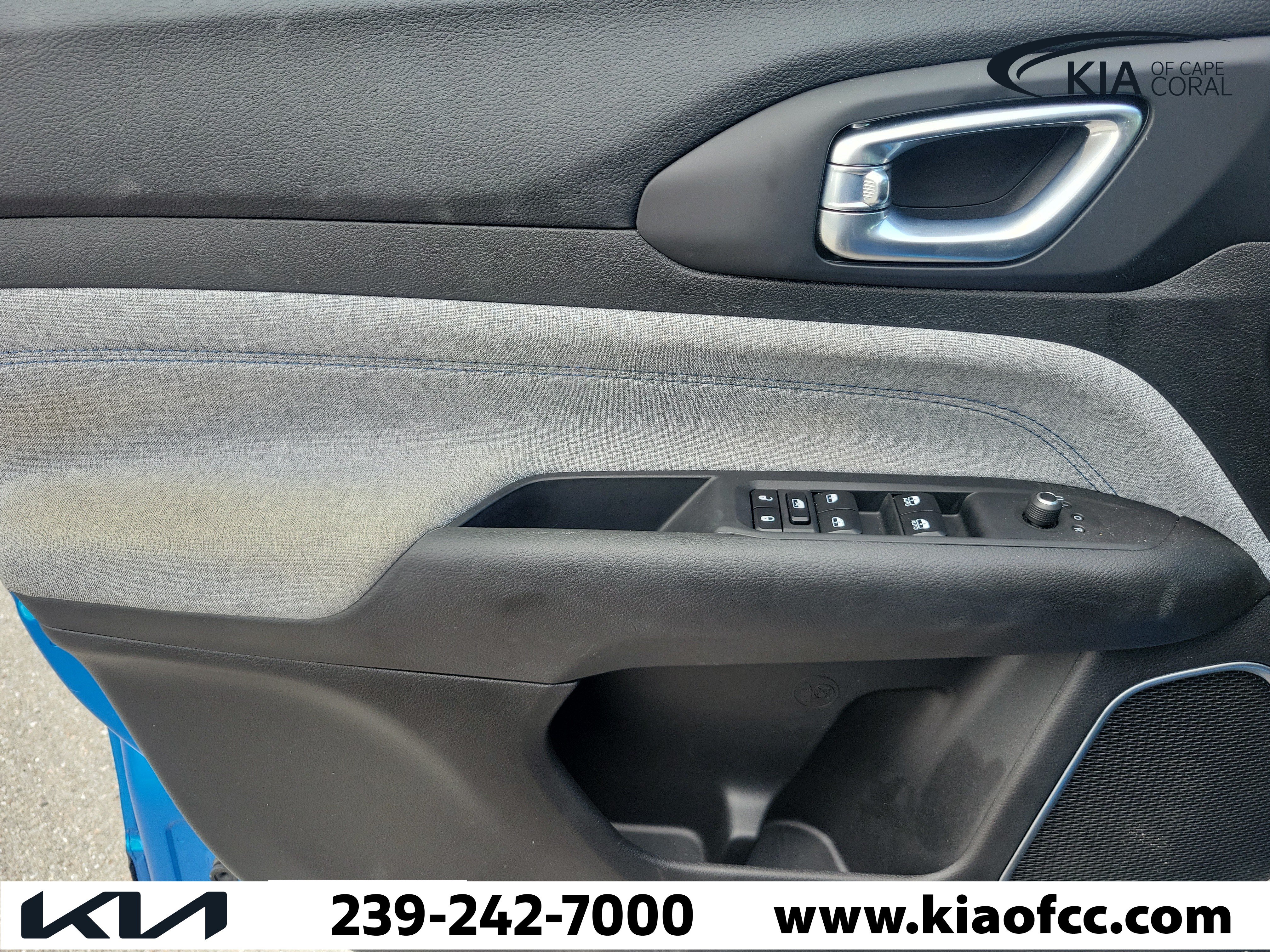 Used 2025 Jeep Compass Latitude AWD/4WD image 19