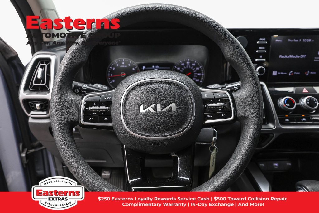Used 2023 Kia Sorento LX AWD/4WD image 11