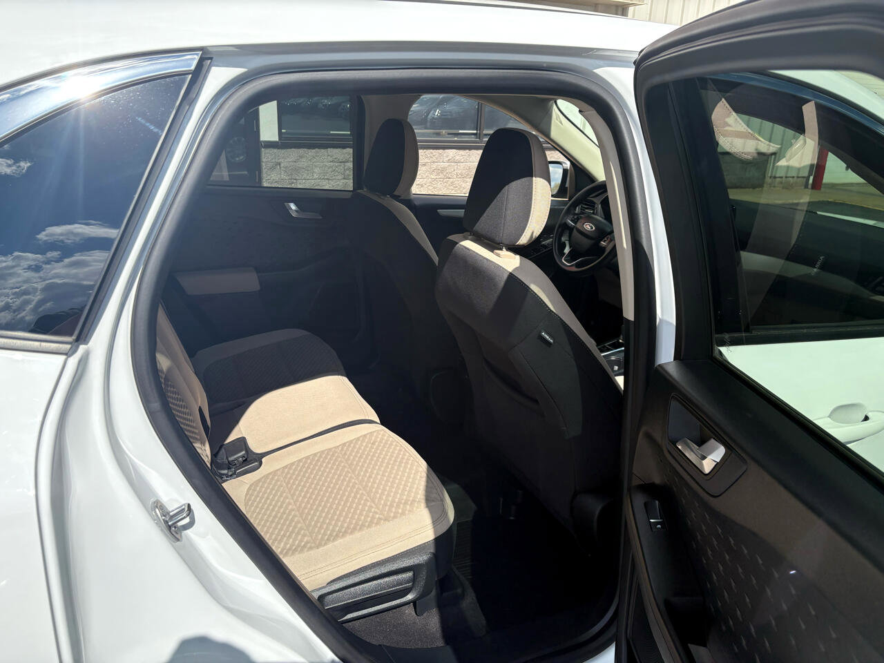 Used 2020 Ford Escape SE image 15