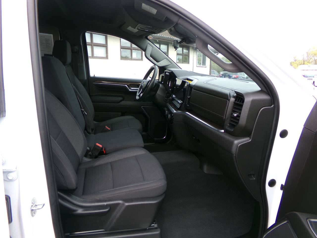 Used 2022 Chevrolet Silverado 1500 LT AWD/4WD image 37