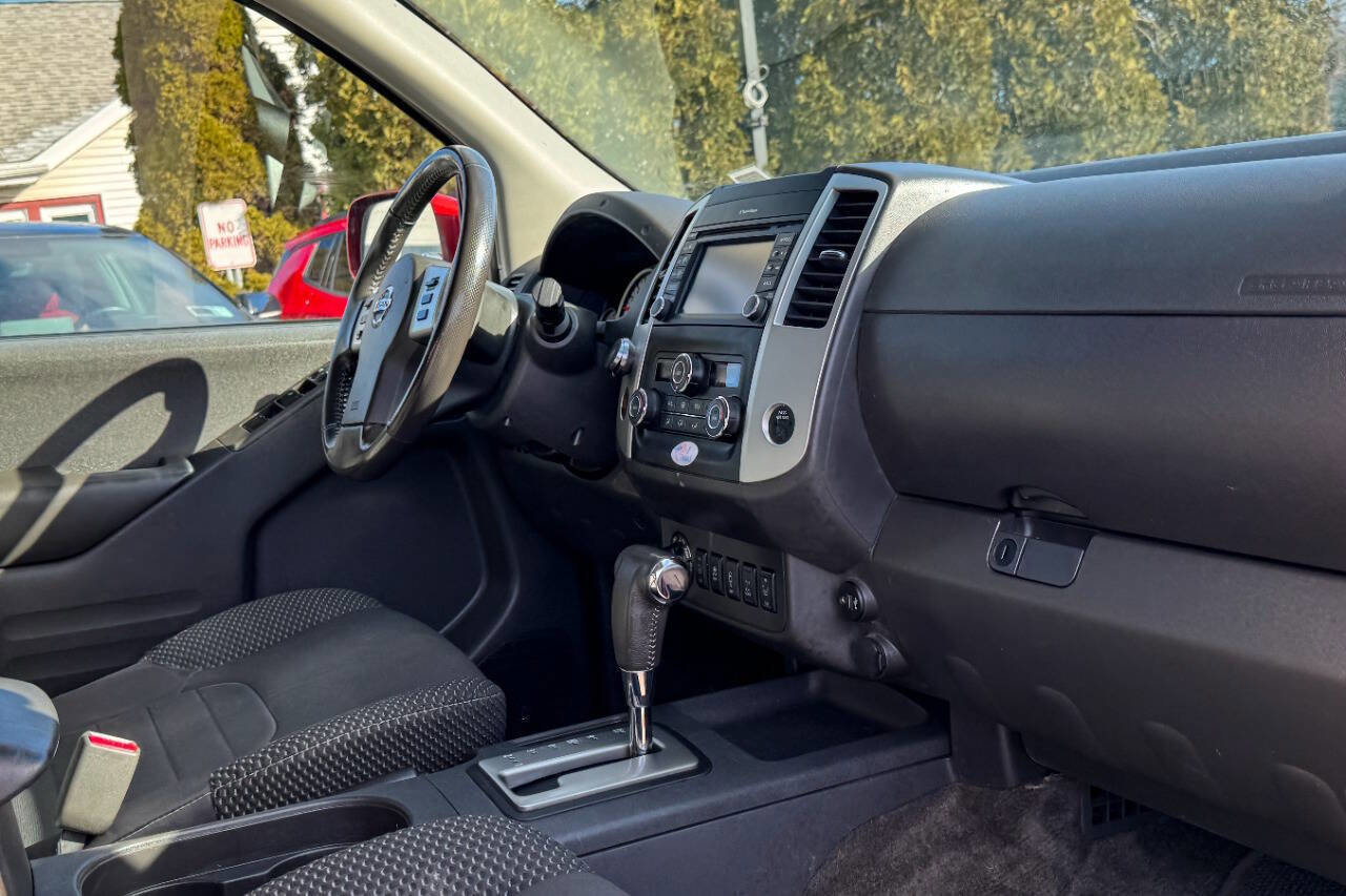 Used 2018 Nissan Frontier PRO-4X image 12