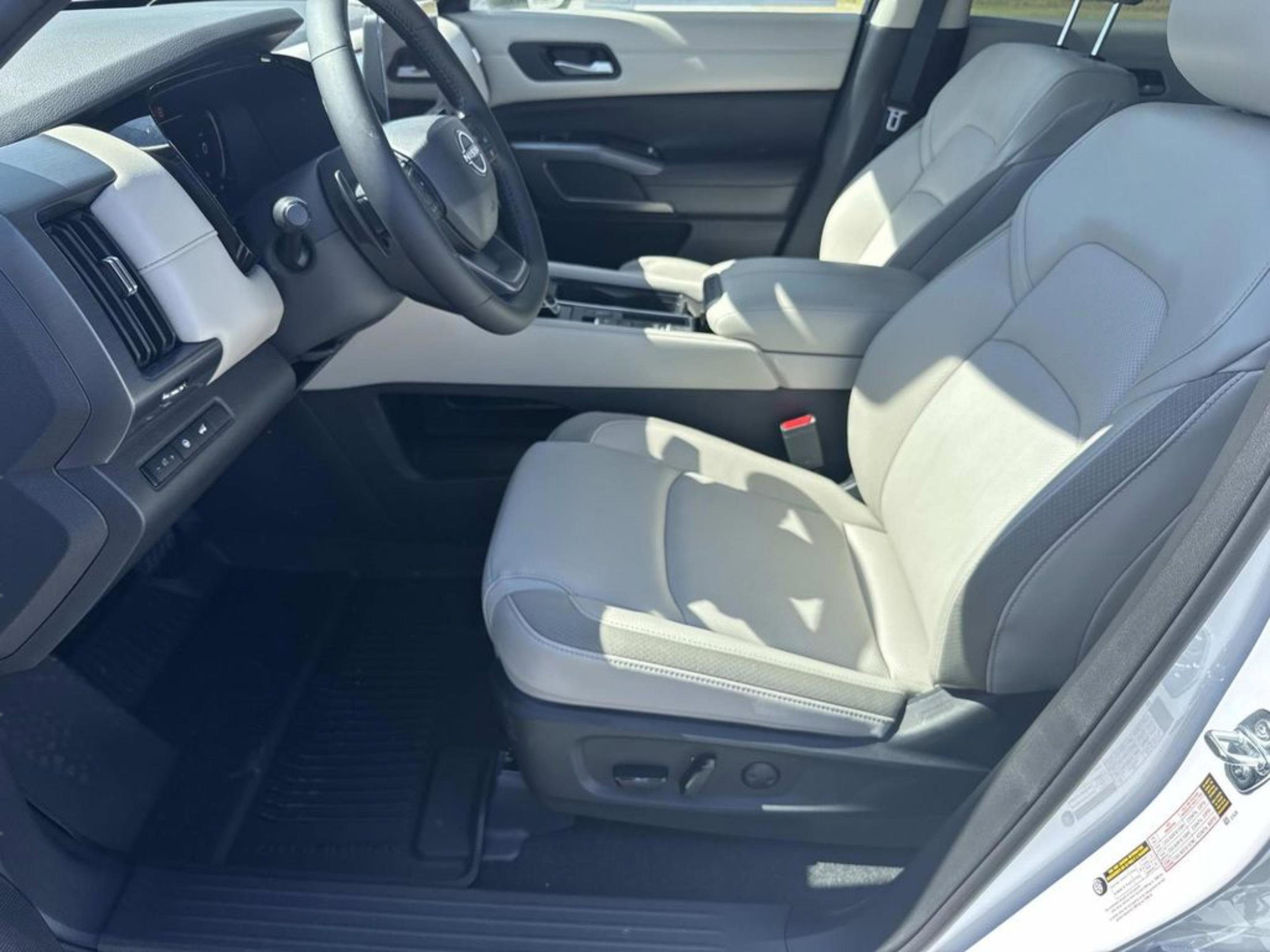New 2026 Nissan Pathfinder SL image 14