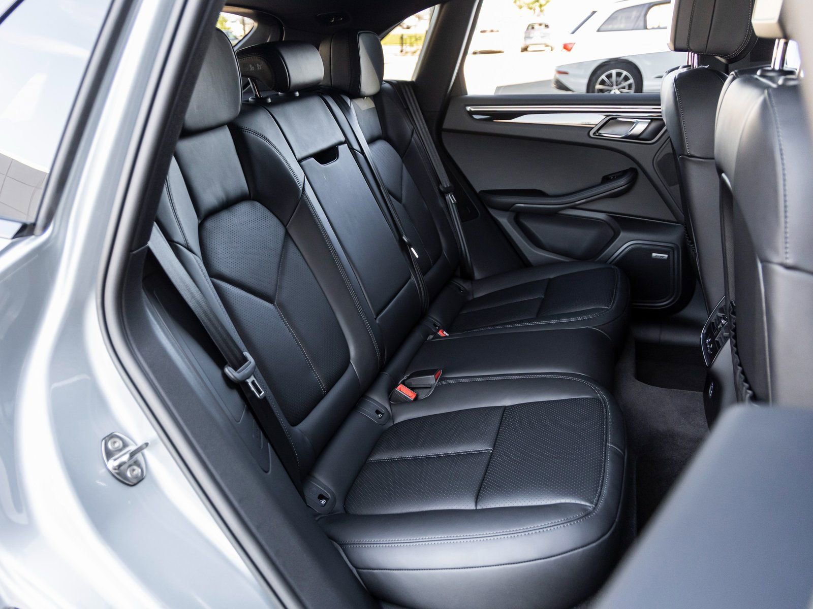 Certified 2025 Porsche Macan S image 41