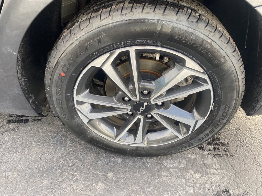 Used 2024 Kia Forte LXS w/ LXS Technology Package image 24