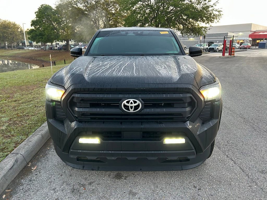 Certified 2024 Toyota Tacoma SR5 AWD/4WD image 8
