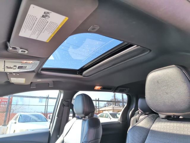 Used 2025 Toyota Sienna XLE Woodland Edition image 26