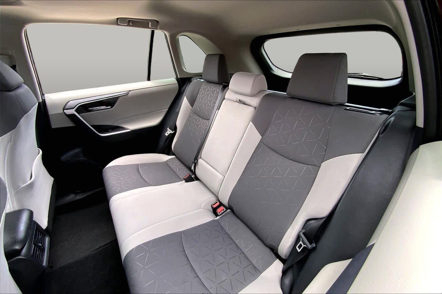 Used 2025 Toyota RAV4 XLE w/ Convenience Package FWD image 21