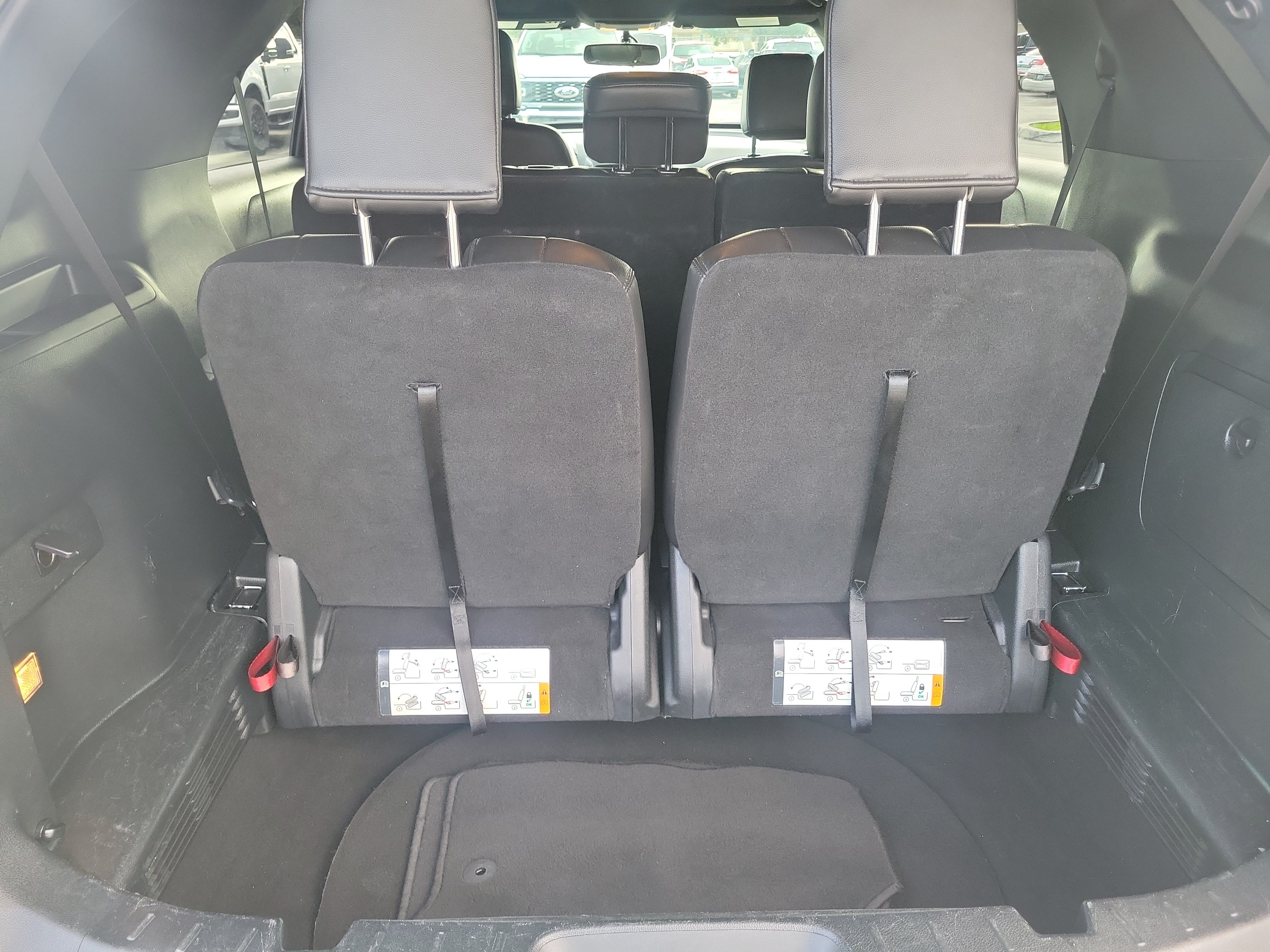 Used 2018 Ford Explorer XLT w/ Equipment Group 202A FWD image 13