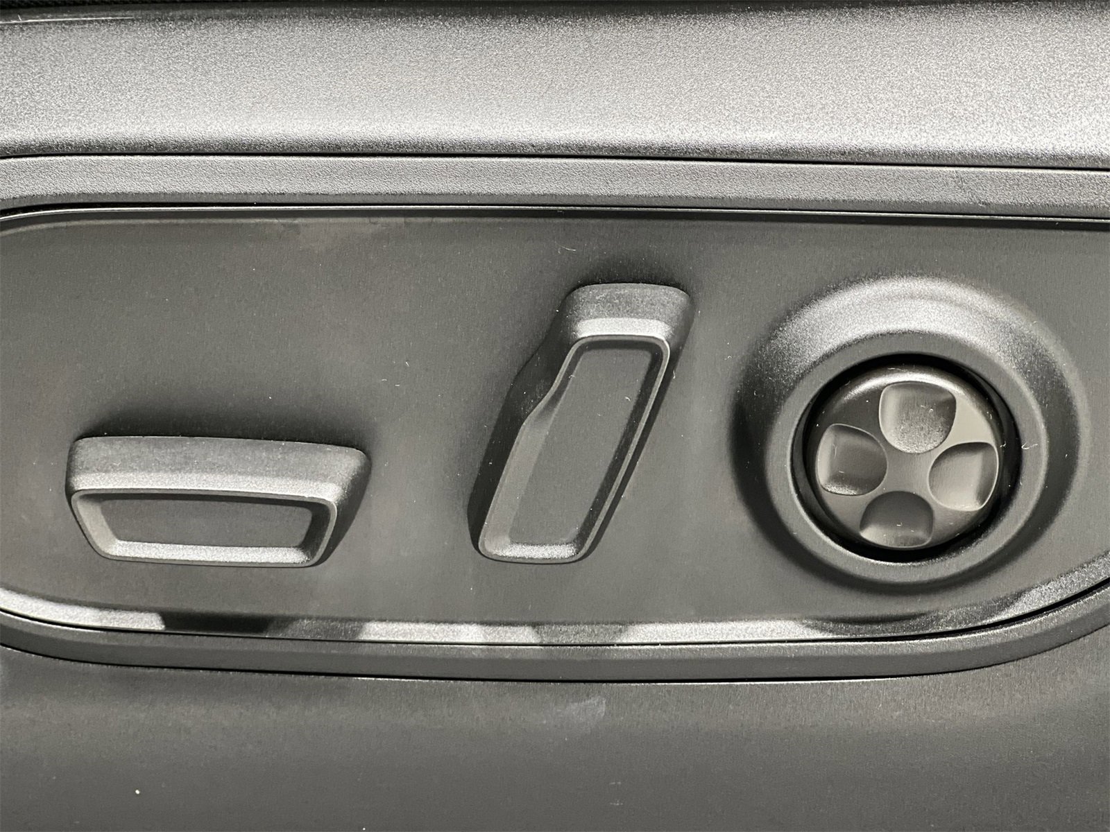 Used 2023 Jeep Grand Cherokee L Laredo image 12