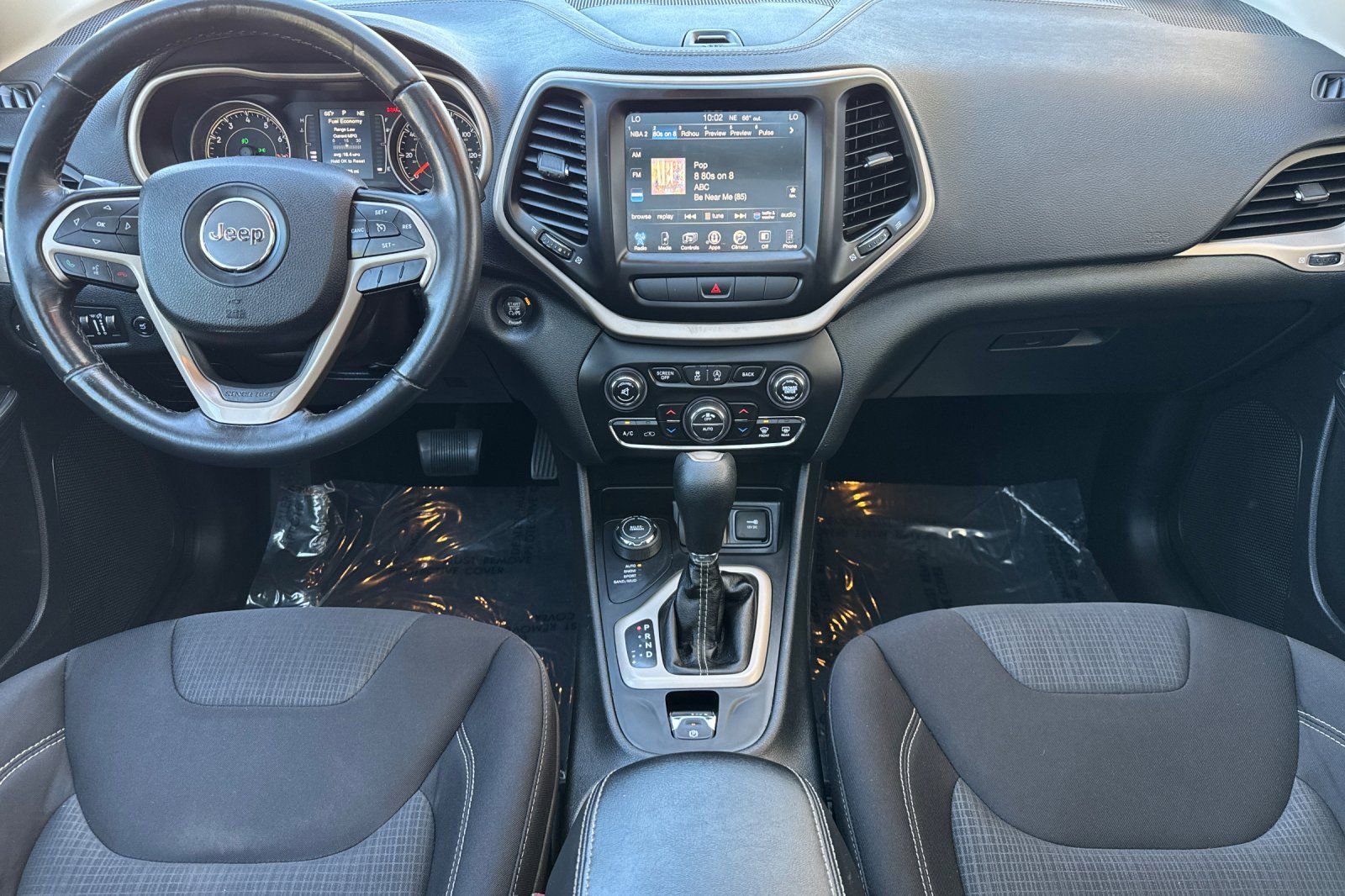 Used 2015 Jeep Cherokee Latitude w/ Comfort/Convenience Group image 12