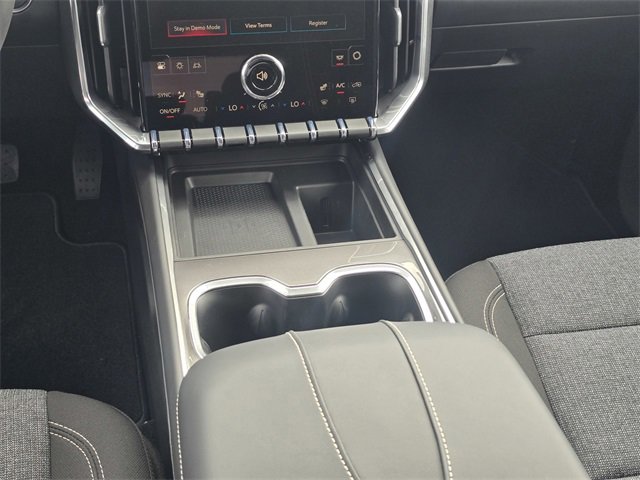 New 2026 GMC Acadia Elevation image 16