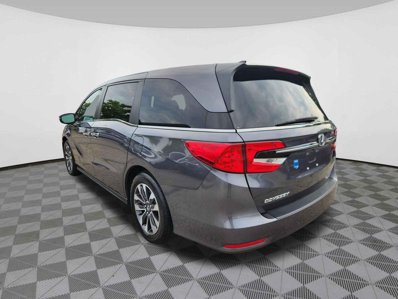 Certified 2024 Honda Odyssey EX-L image 3