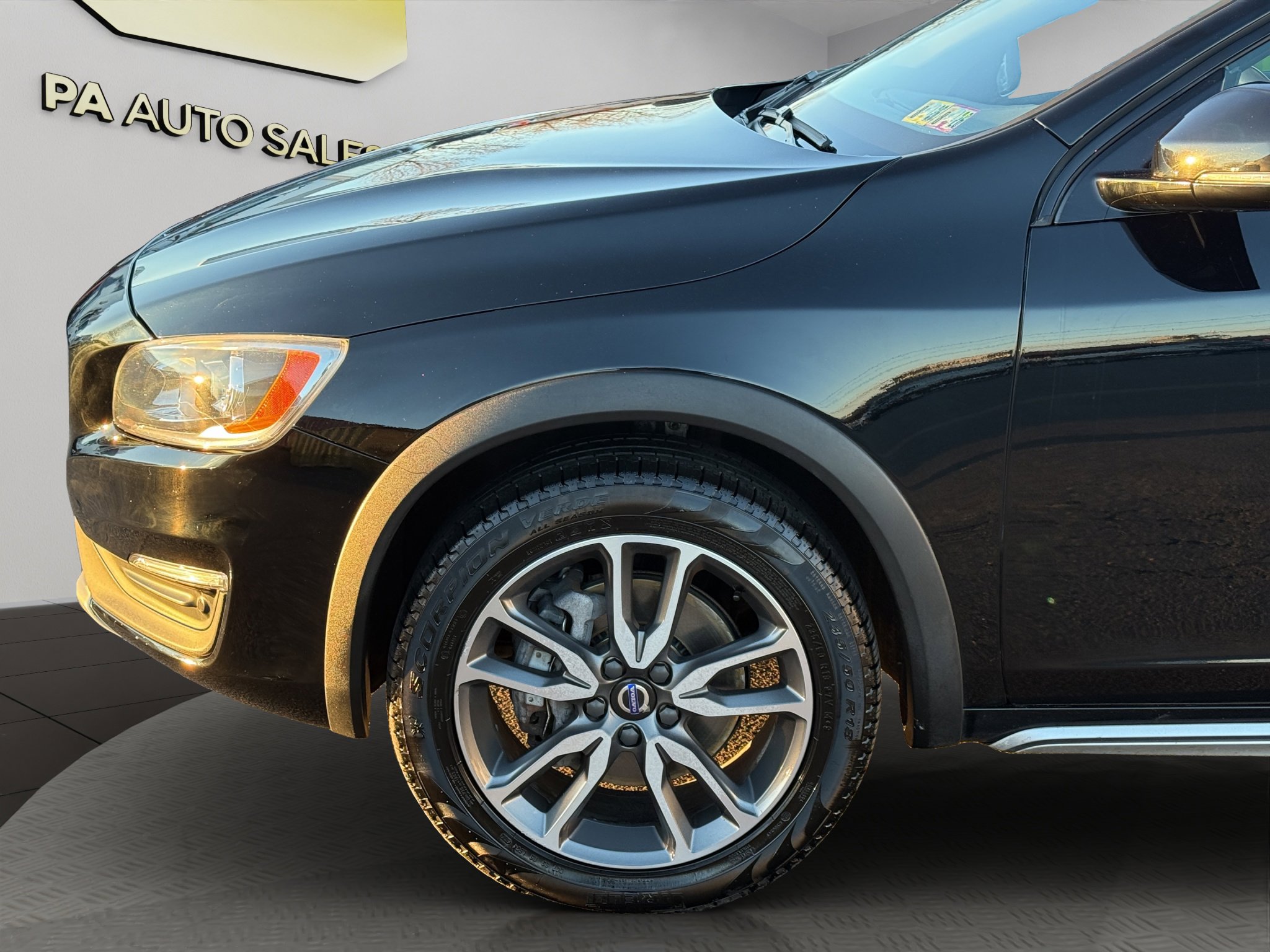 Used 2017 Volvo V60 T5 Cross Country w/ Convenience Package image 21