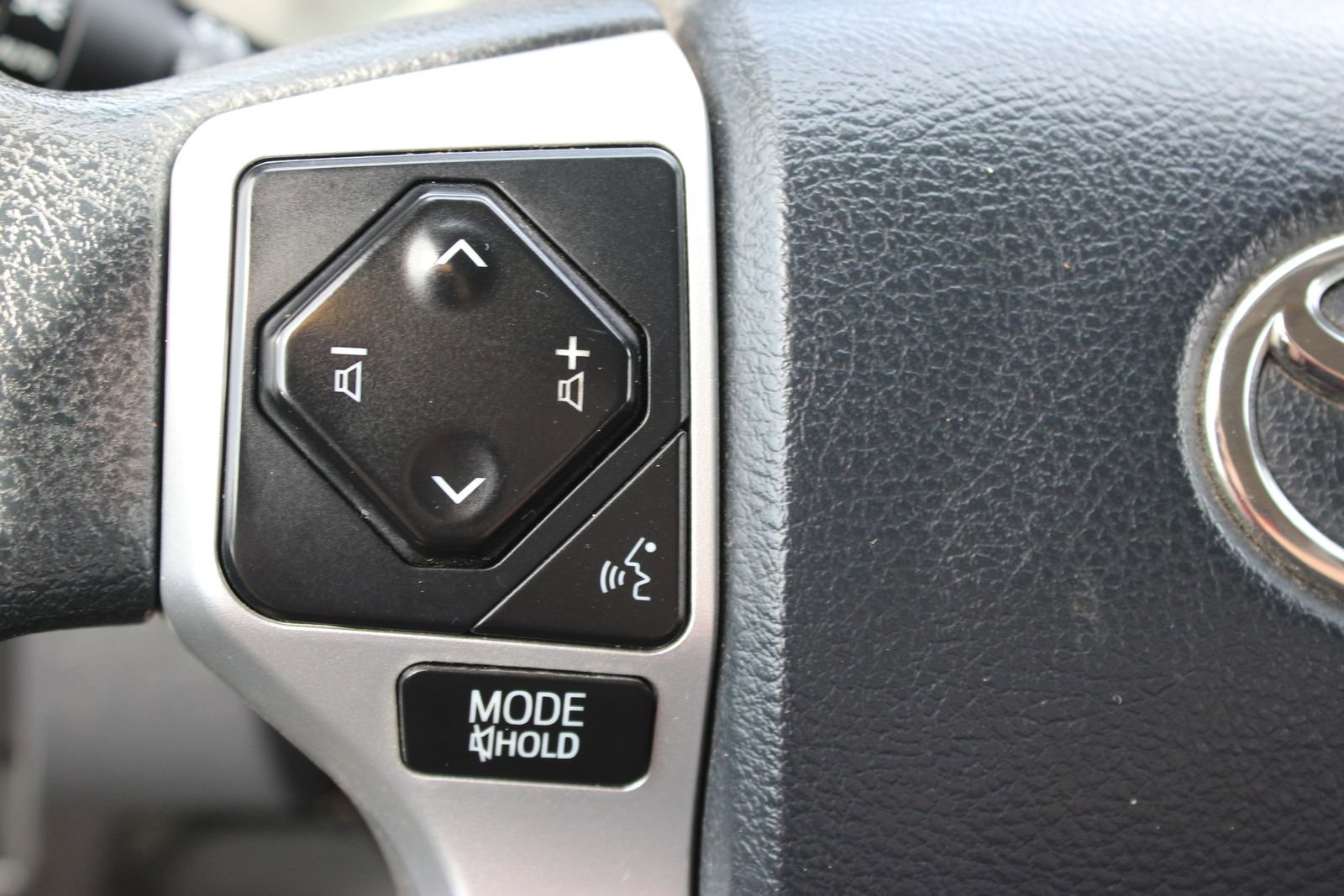 Used 2018 Toyota Tundra SR5 w/ SR5 Upgrade Package image 19