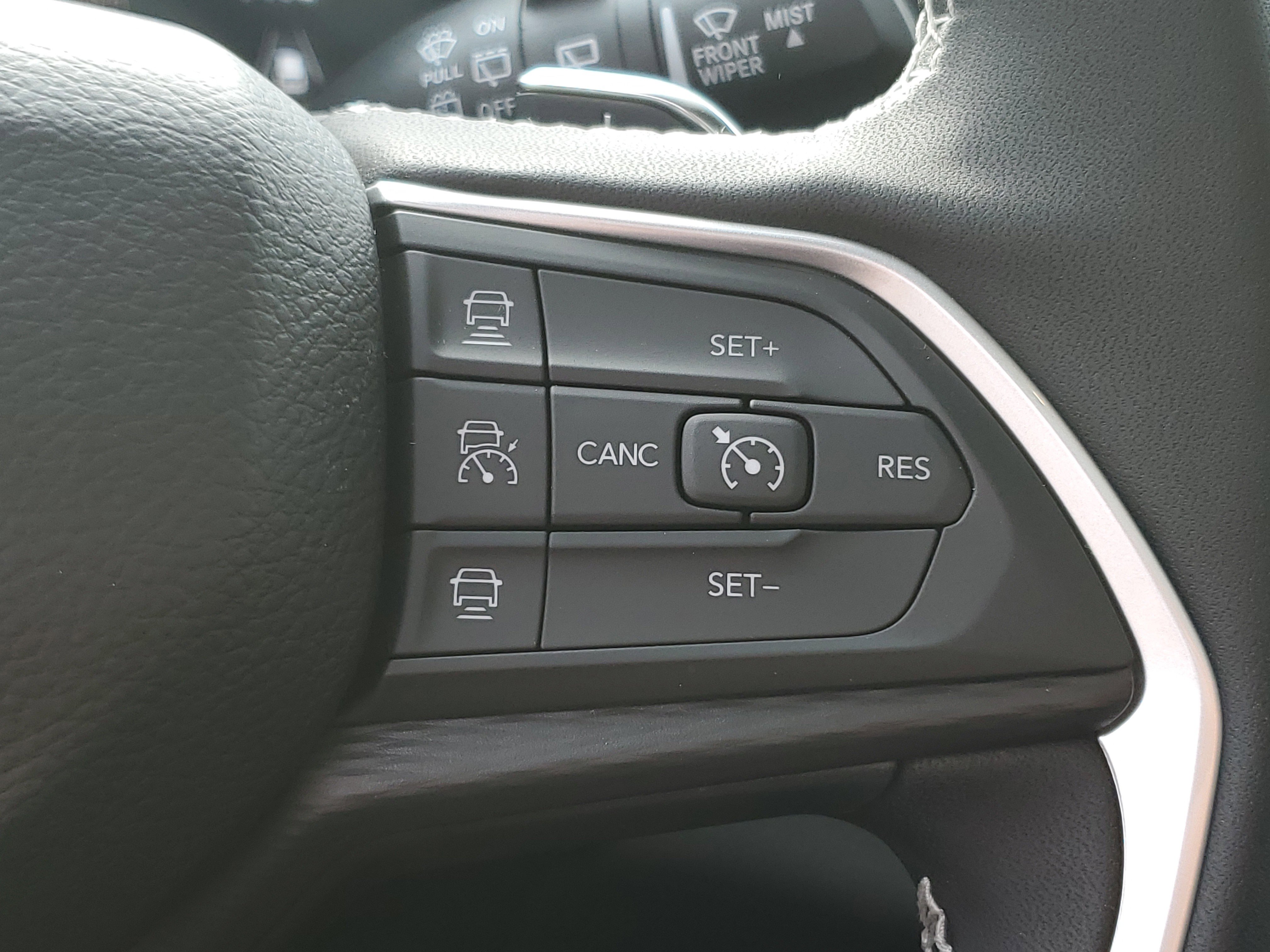 New 2025 Jeep Grand Cherokee Laredo w/ Luxury Tech Group I image 14