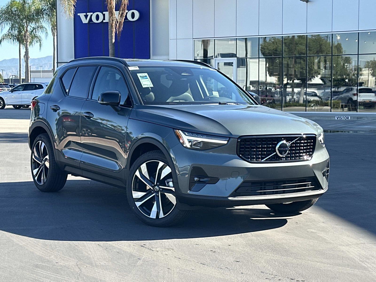 New 2026 Volvo XC40 B5 Ultra w/ Climate Package