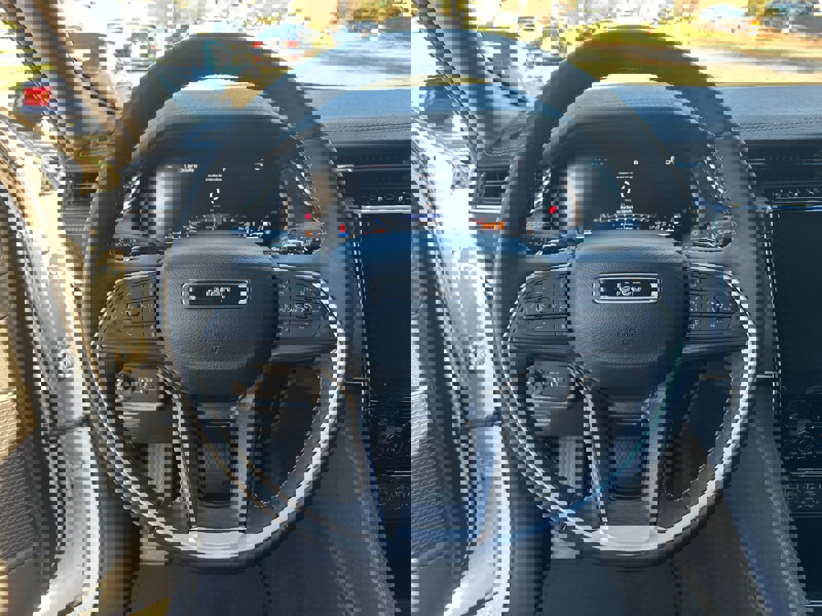 Used 2023 Jeep Grand Cherokee Limited image 27