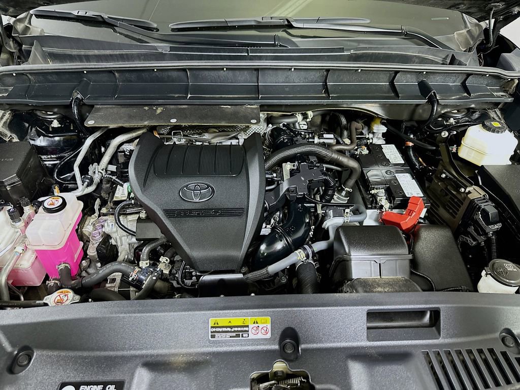 Used 2024 Toyota Highlander XLE image 6