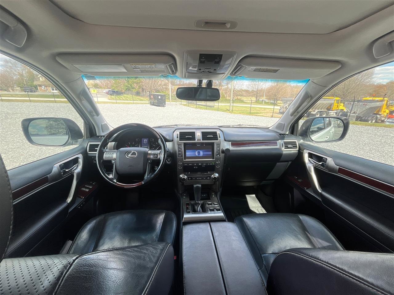 Used 2016 Lexus GX 460 Luxury w/ Preferred Accessory Package AWD/4WD image 22