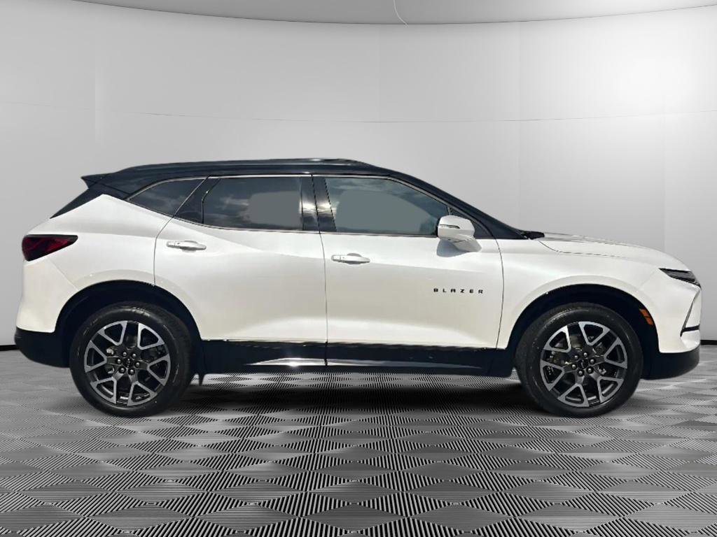 Certified 2023 Chevrolet Blazer RS w/ Driver Confidence II Package image 6