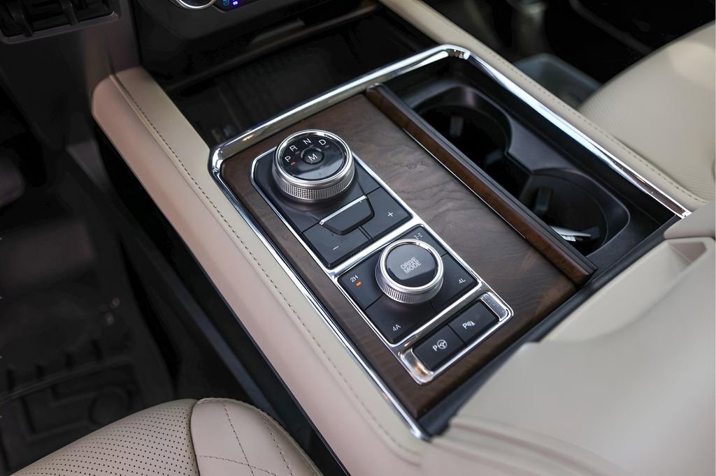 Used 2020 Ford Expedition Platinum image 25