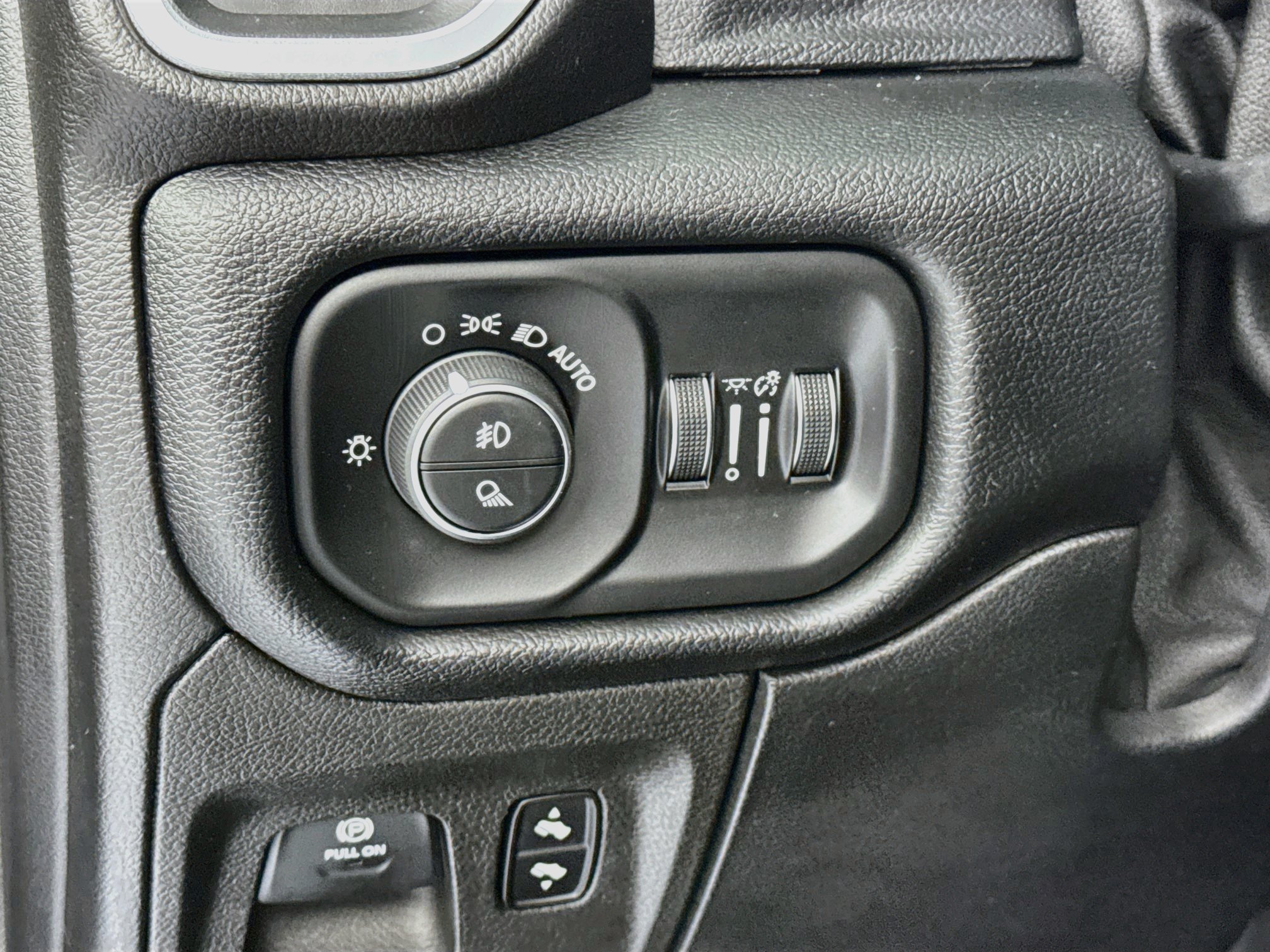 Used 2019 RAM 1500 Big Horn AWD/4WD image 10