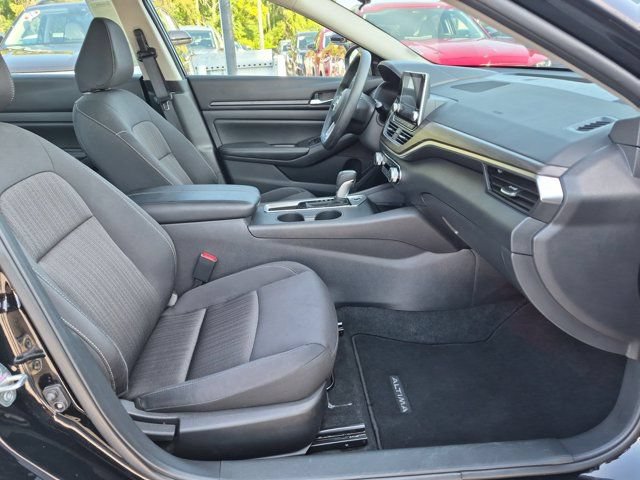 Used 2025 Nissan Altima 2.5 SV FWD image 30