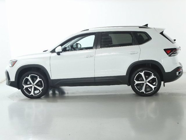 Certified 2025 Volkswagen Taos SEL AWD/4WD image 40