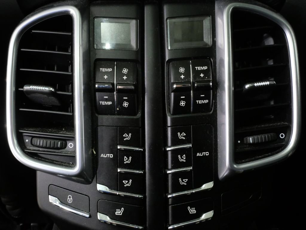 Used 2014 Porsche Cayenne Turbo image 27