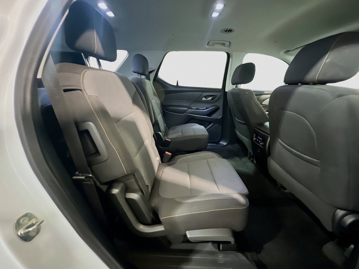 Used 2020 Chevrolet Traverse LT FWD image 19