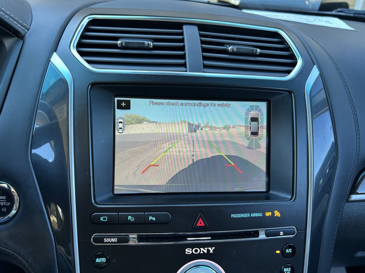 Used 2017 Ford Explorer Platinum image 23