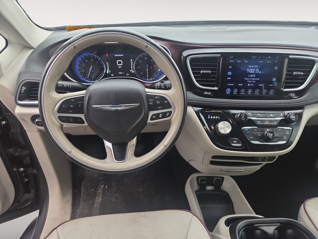 Used 2017 Chrysler Pacifica Limited w/ Advanced Safetytec Group FWD image 10