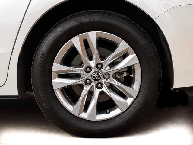 Used 2025 Toyota Sienna Limited image 27