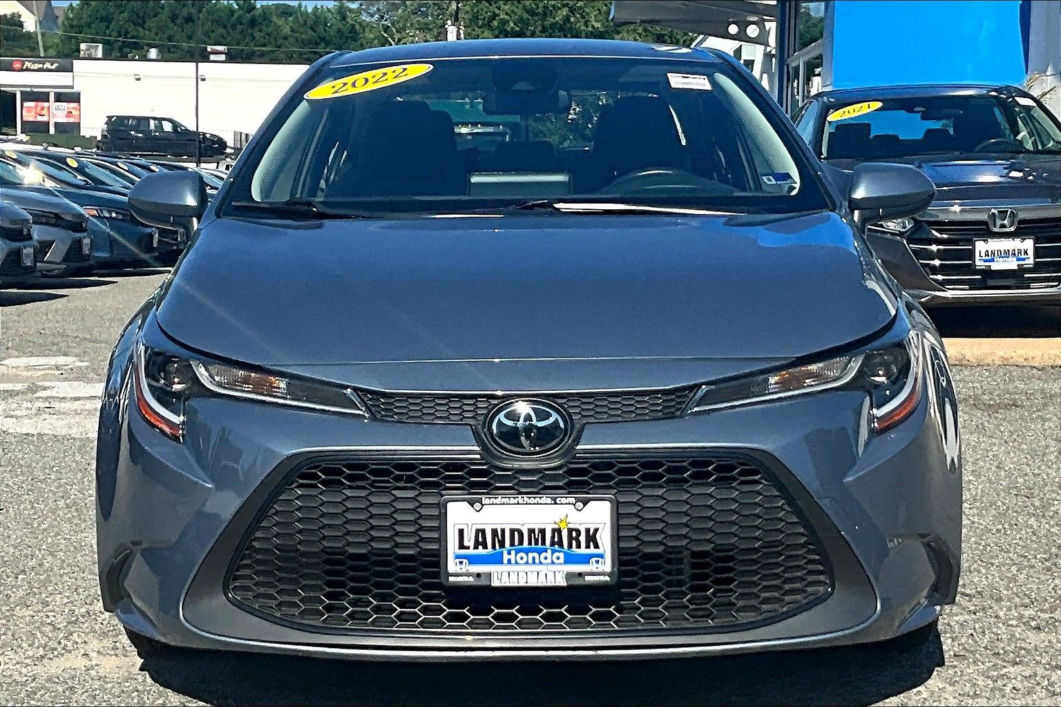 Used 2022 Toyota Corolla LE FWD image 3