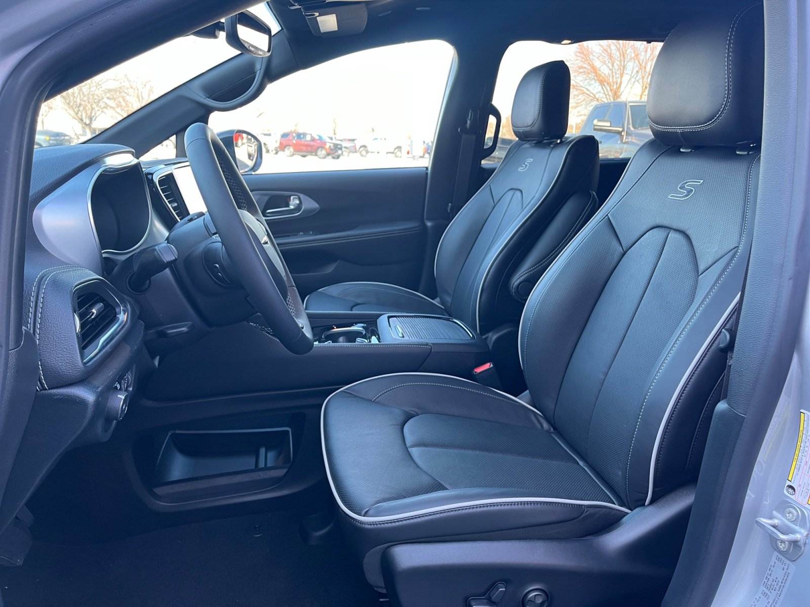 New 2026 Chrysler Pacifica Limited w/ S Appearance Package image 12