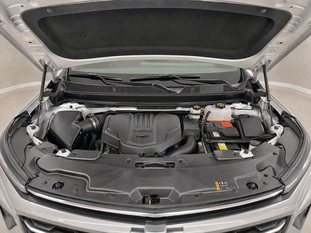 Used 2025 Chevrolet Traverse LT AWD/4WD image 16