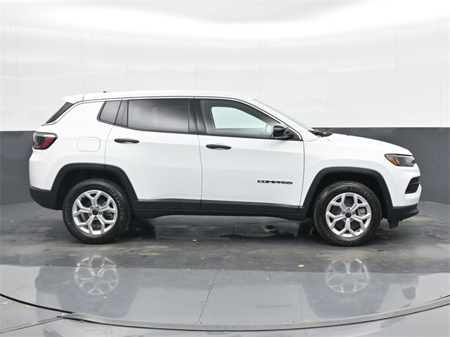 Used 2025 Jeep Compass Sport image 5