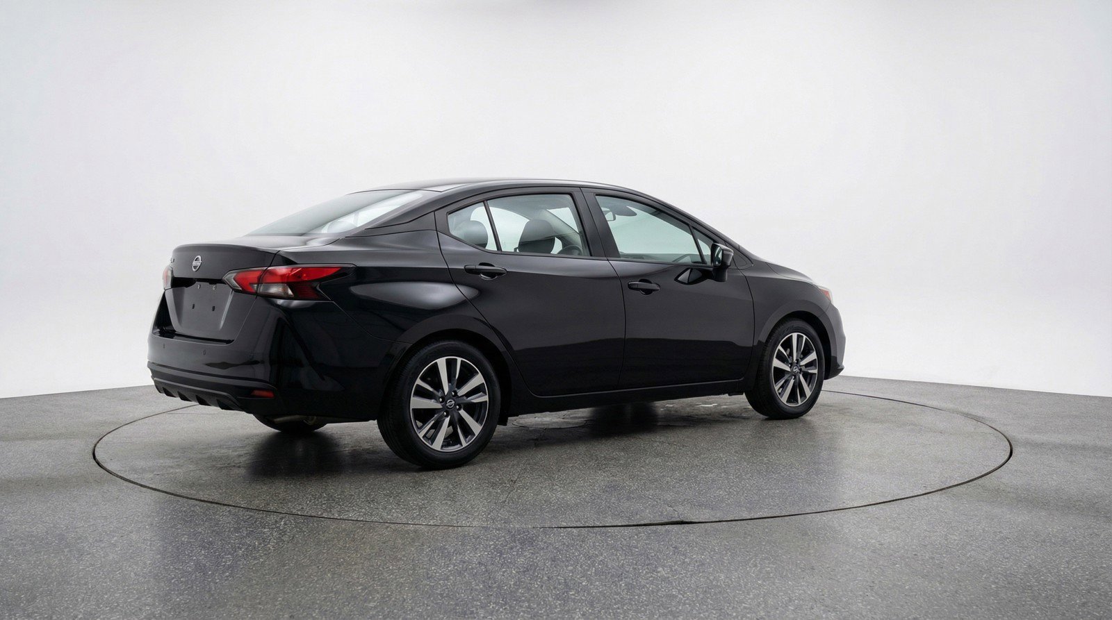 Used 2025 Nissan Versa SV image 9